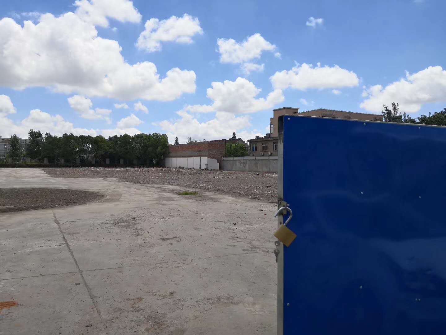 浦東新區(qū)土地出租20畝水泥場地獨門獨院