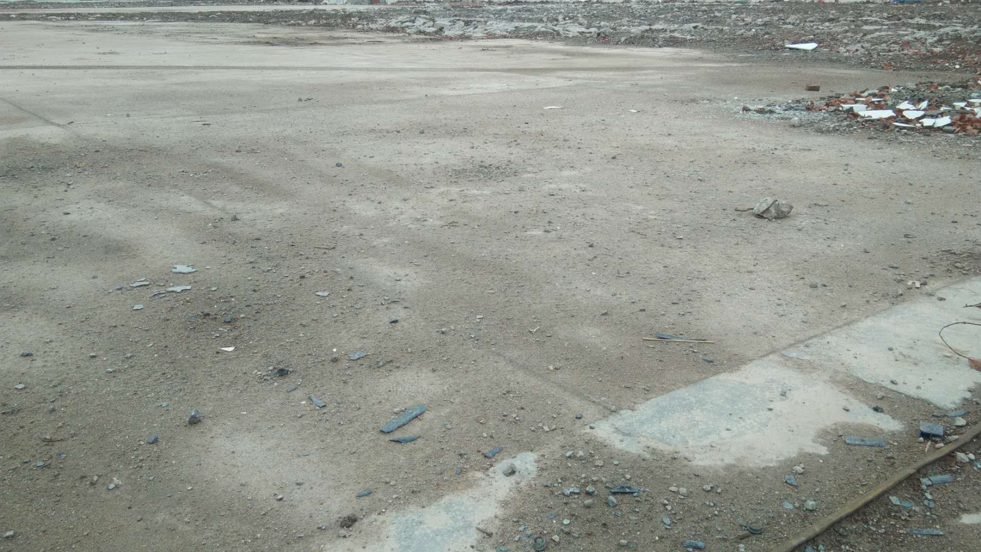 浦東新區(qū)土地出租15畝水泥場地獨門獨院